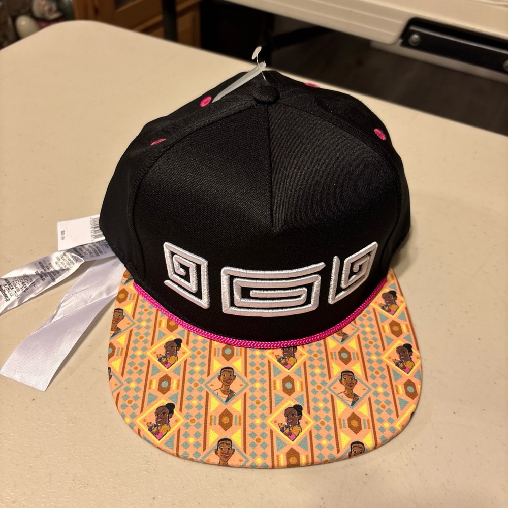 Black and Pink Cap with Patterned Brim. Iwaju hat